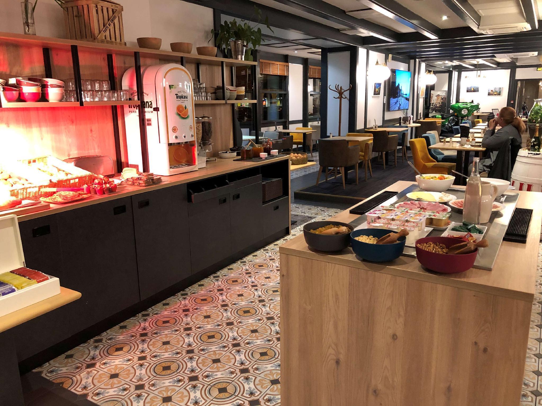 Kyriad Limoges Centre Gare - Atrium Eksteriør bilde